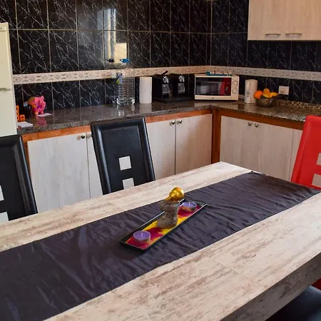 منزل للإقامة La Caleta 2 *