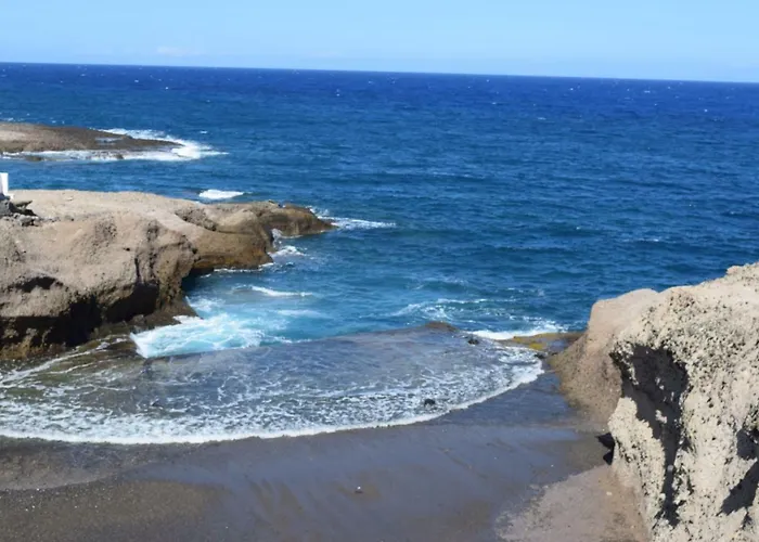 ホームステイ La Caleta Arico 2 *